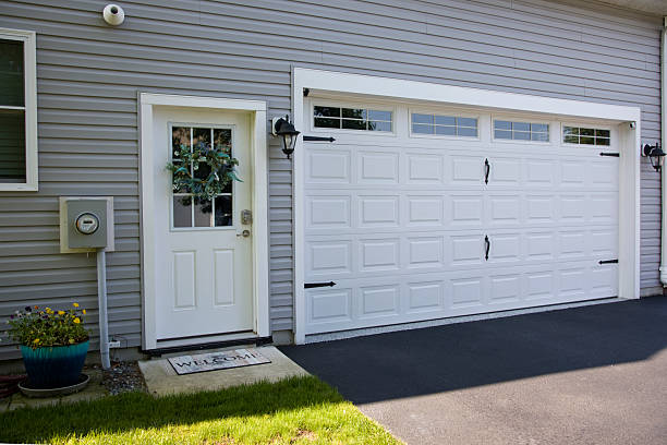 24/7 Emergency Garage Door Panel Replacement experts in Tate County County, MS